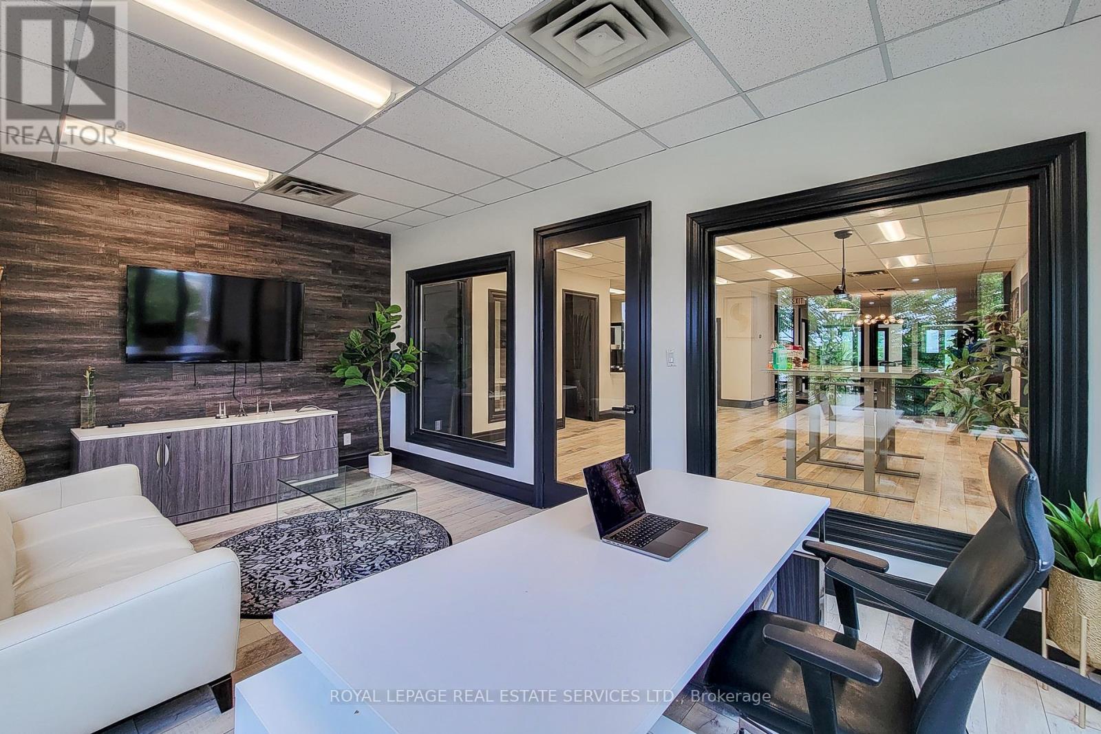 












300 - 414 NORTH SERVICE ROAD E

,
Oakville,




Ontario
L6H5R2

