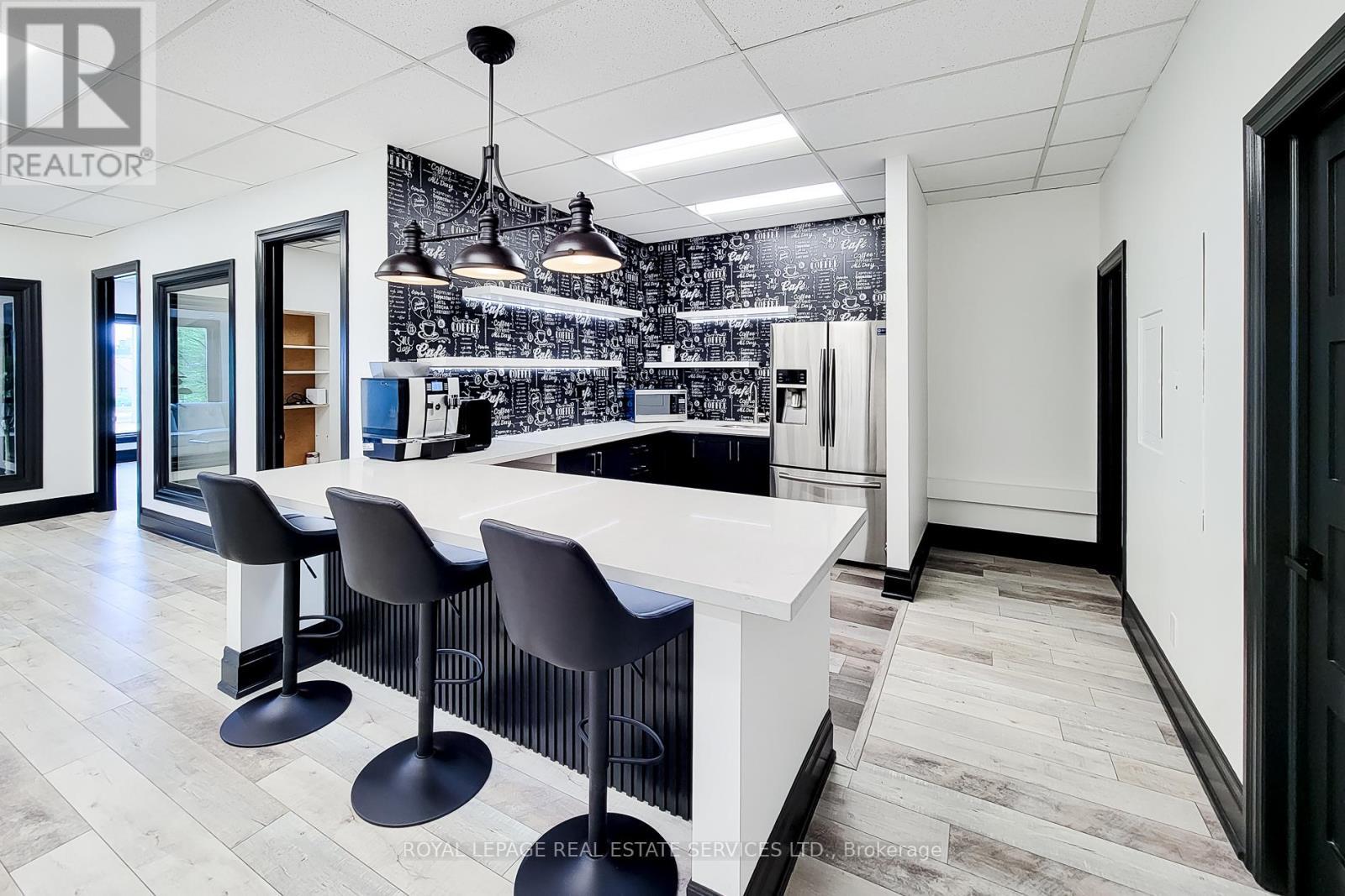 












300 - 414 NORTH SERVICE ROAD E

,
Oakville,




Ontario
L6H5R2

