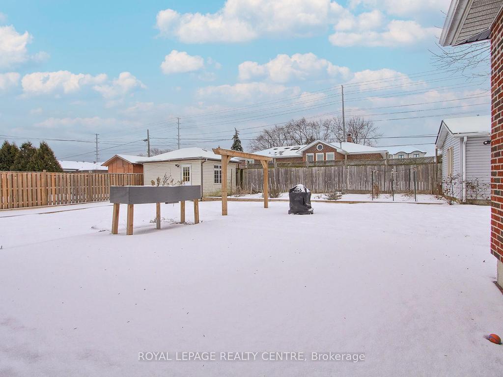 









2552


Whaley

Drive, Lower,
Mississauga,




ON
L5B 1X2

