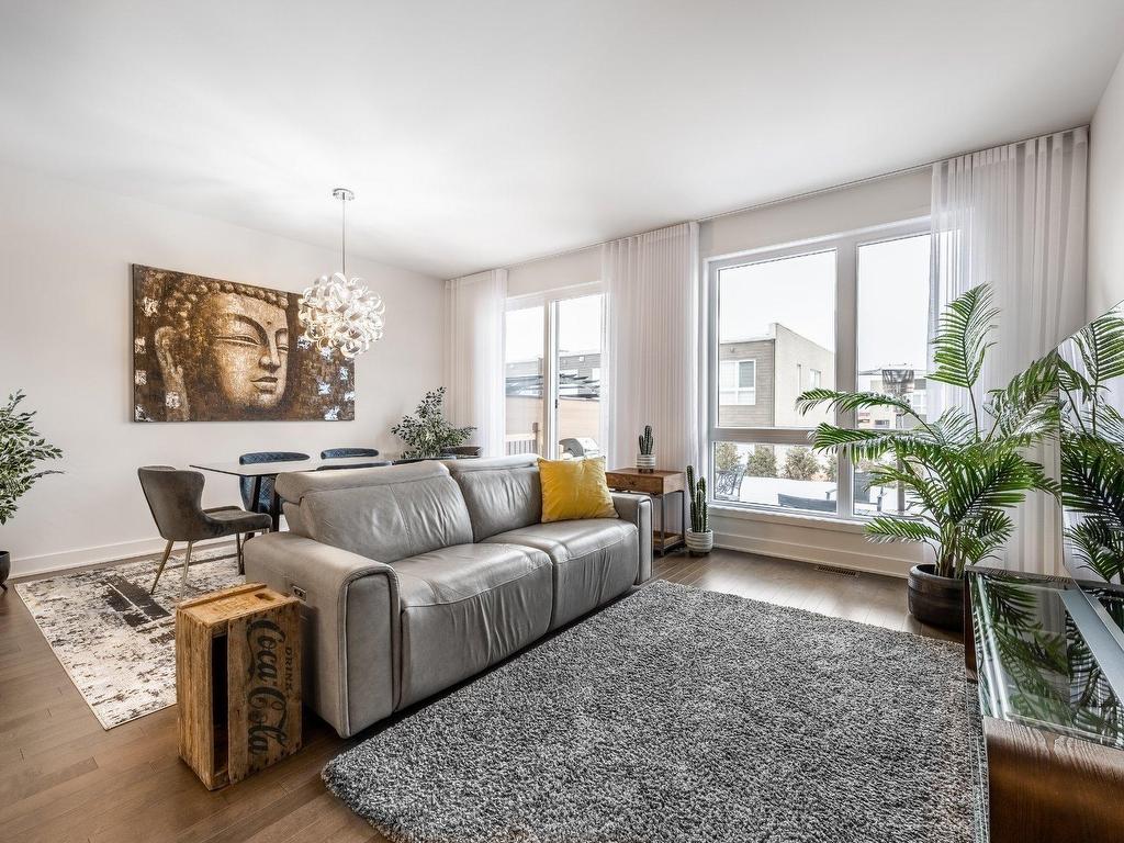 









324


Rg des Vingt

,
Saint-Basile-le-Grand,




QC
J3N0C6


