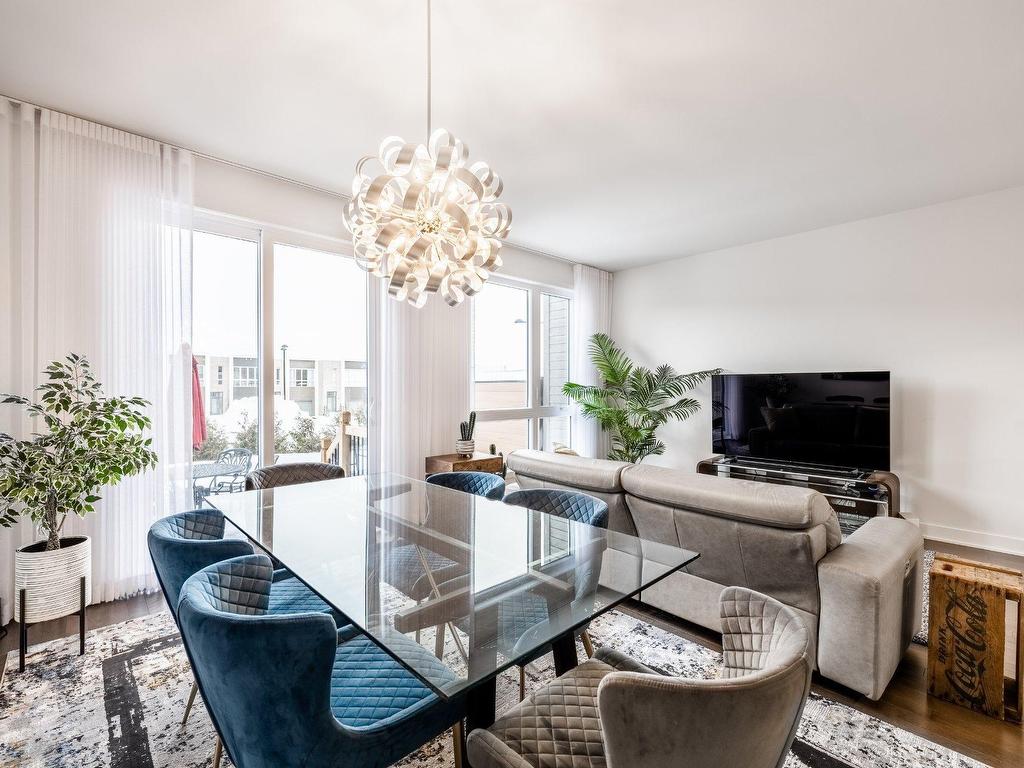 









324


Rg des Vingt

,
Saint-Basile-le-Grand,




QC
J3N0C6

