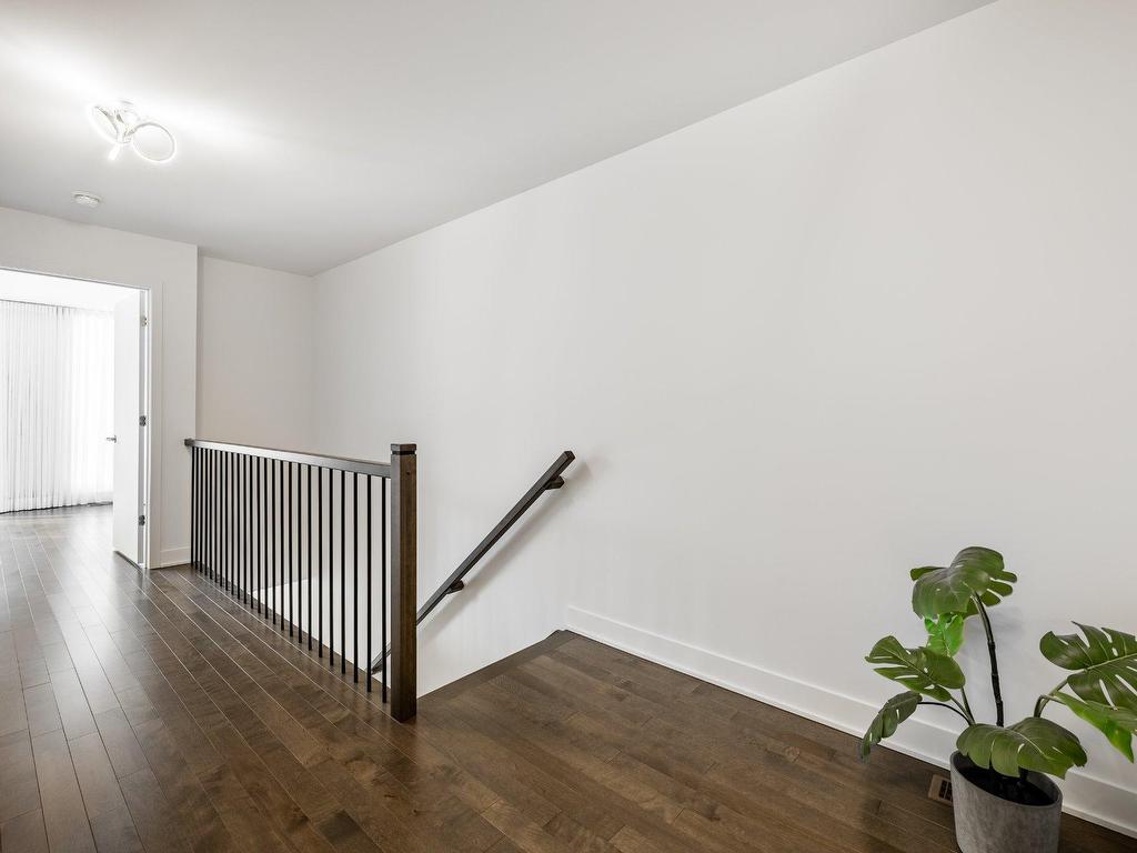 









324


Rg des Vingt

,
Saint-Basile-le-Grand,




QC
J3N0C6

