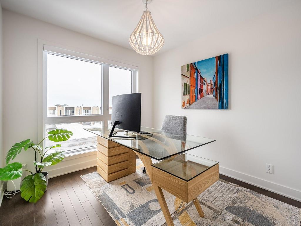 









324


Rg des Vingt

,
Saint-Basile-le-Grand,




QC
J3N0C6


