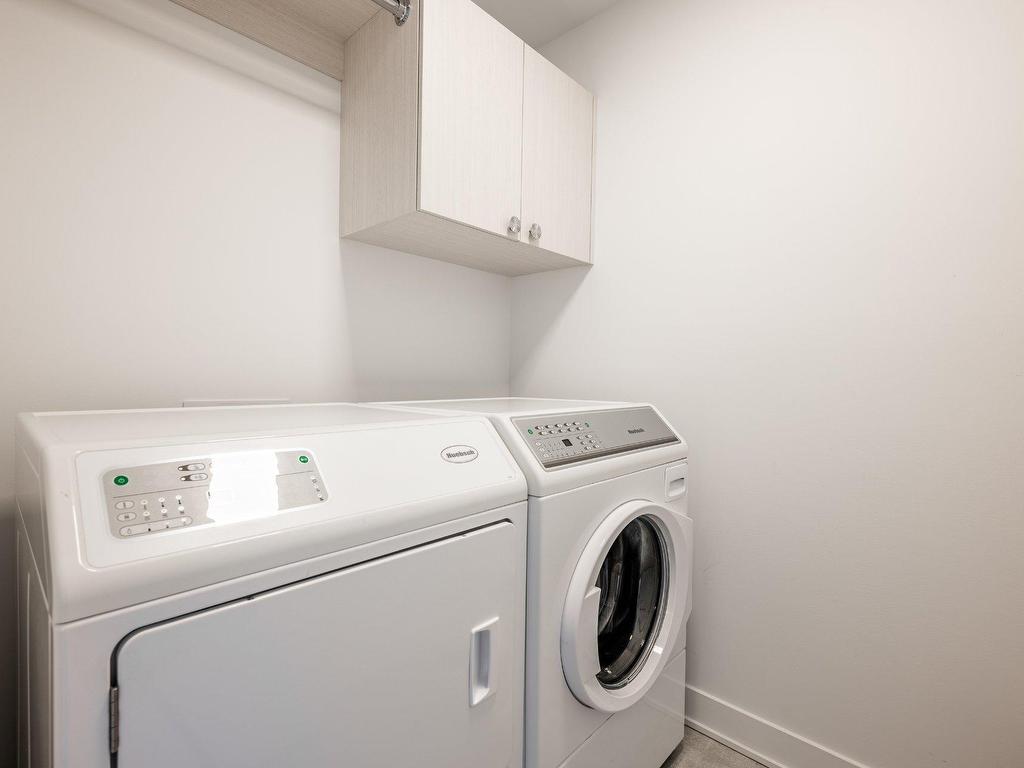 









324


Rg des Vingt

,
Saint-Basile-le-Grand,




QC
J3N0C6

