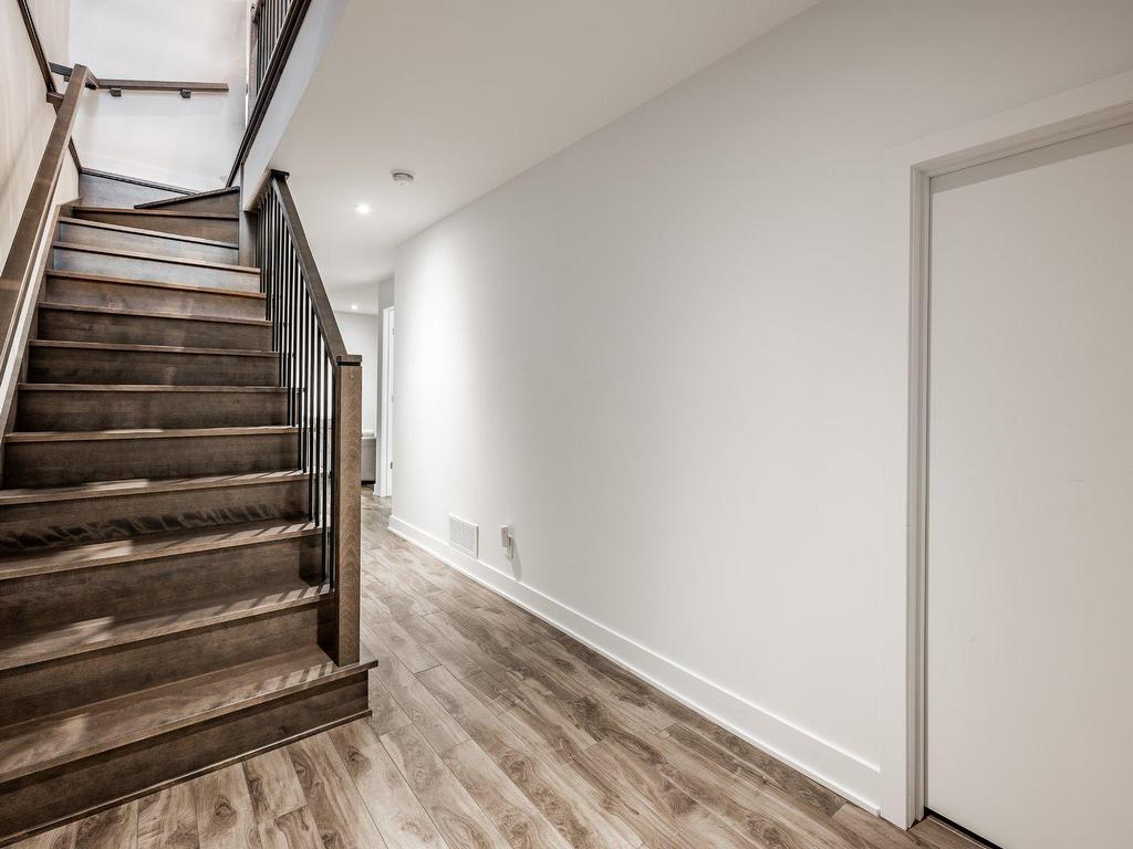 









324


Rg des Vingt

,
Saint-Basile-le-Grand,




QC
J3N0C6

