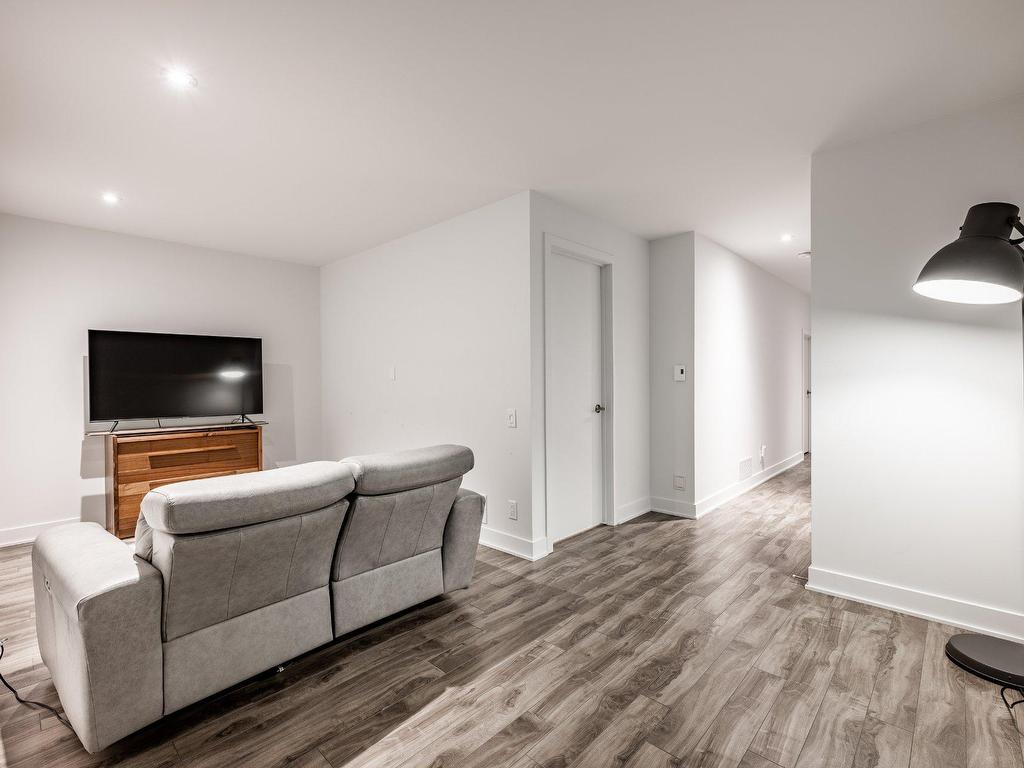 









324


Rg des Vingt

,
Saint-Basile-le-Grand,




QC
J3N0C6

