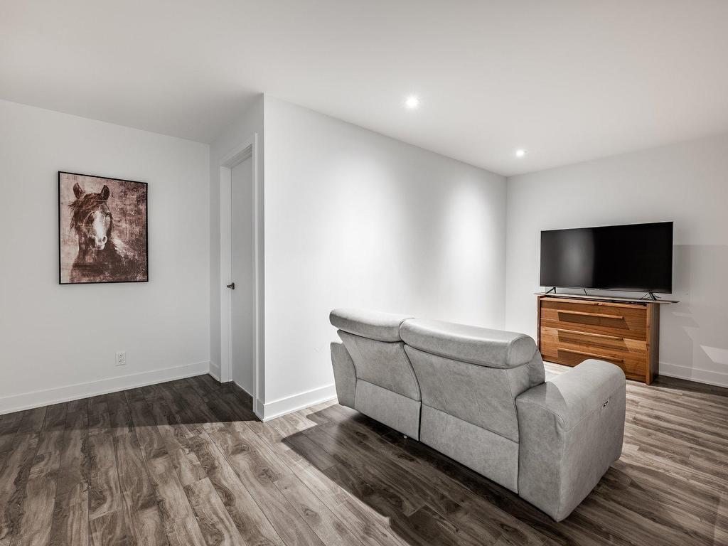 









324


Rg des Vingt

,
Saint-Basile-le-Grand,




QC
J3N0C6

