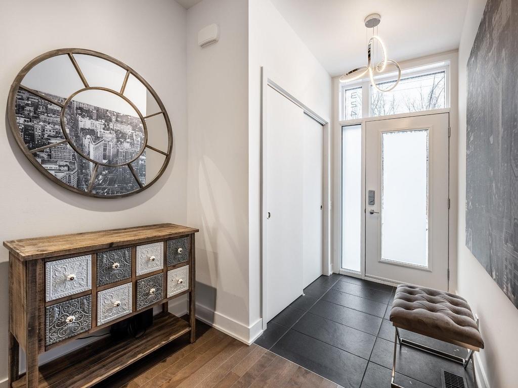 









324


Rg des Vingt

,
Saint-Basile-le-Grand,




QC
J3N0C6

