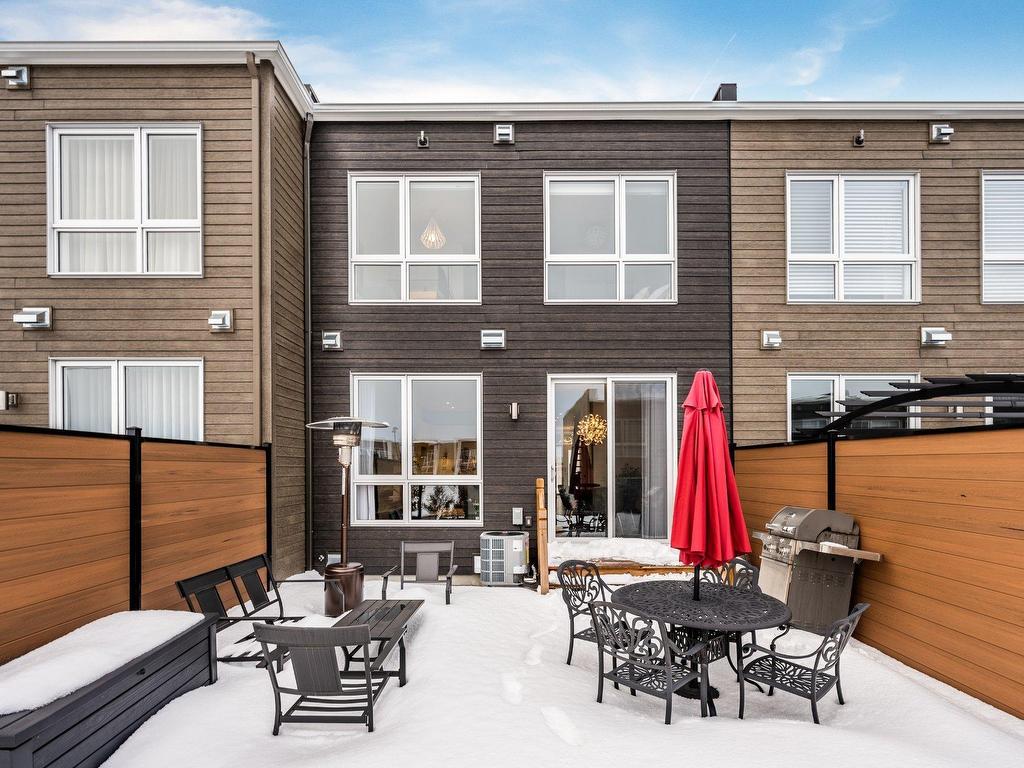 









324


Rg des Vingt

,
Saint-Basile-le-Grand,




QC
J3N0C6

