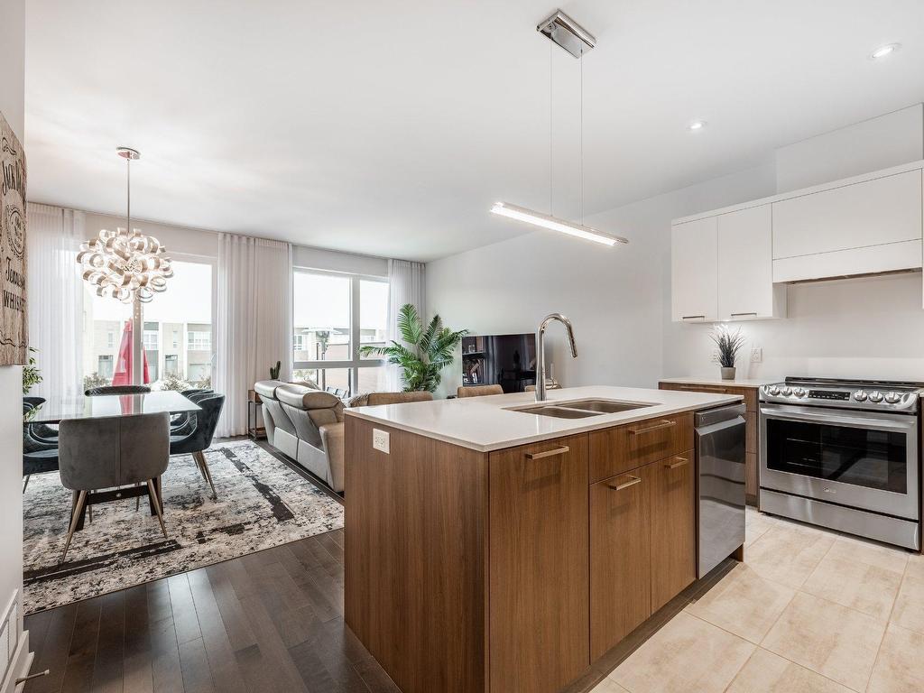 









324


Rg des Vingt

,
Saint-Basile-le-Grand,




QC
J3N0C6

