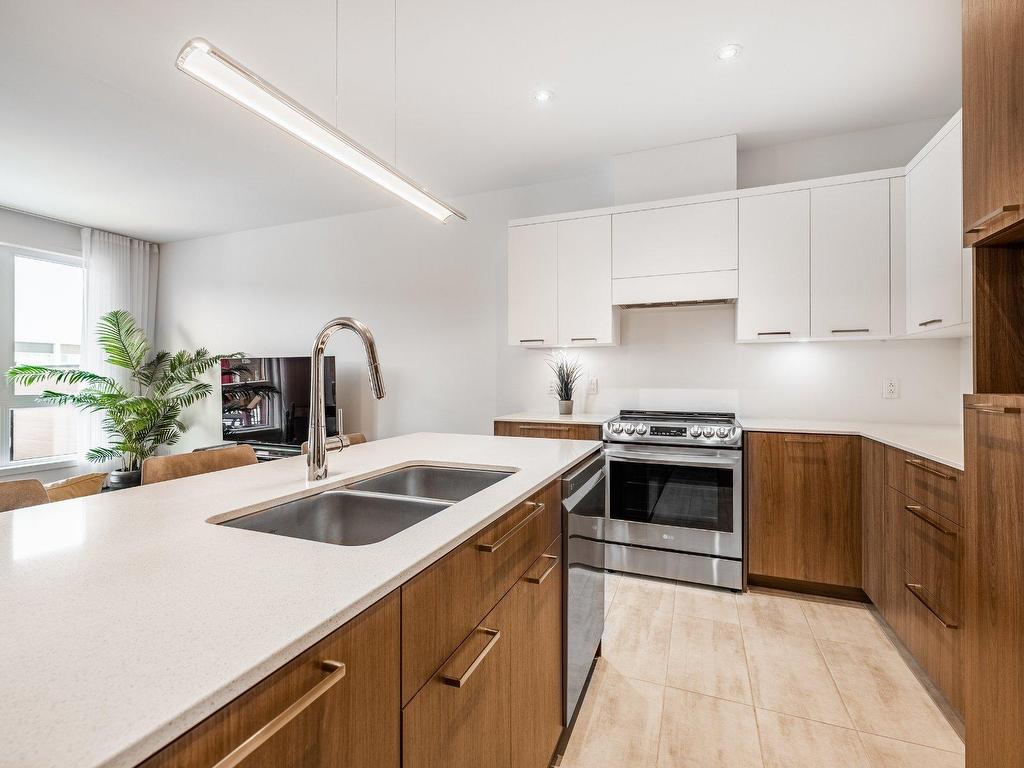









324


Rg des Vingt

,
Saint-Basile-le-Grand,




QC
J3N0C6

