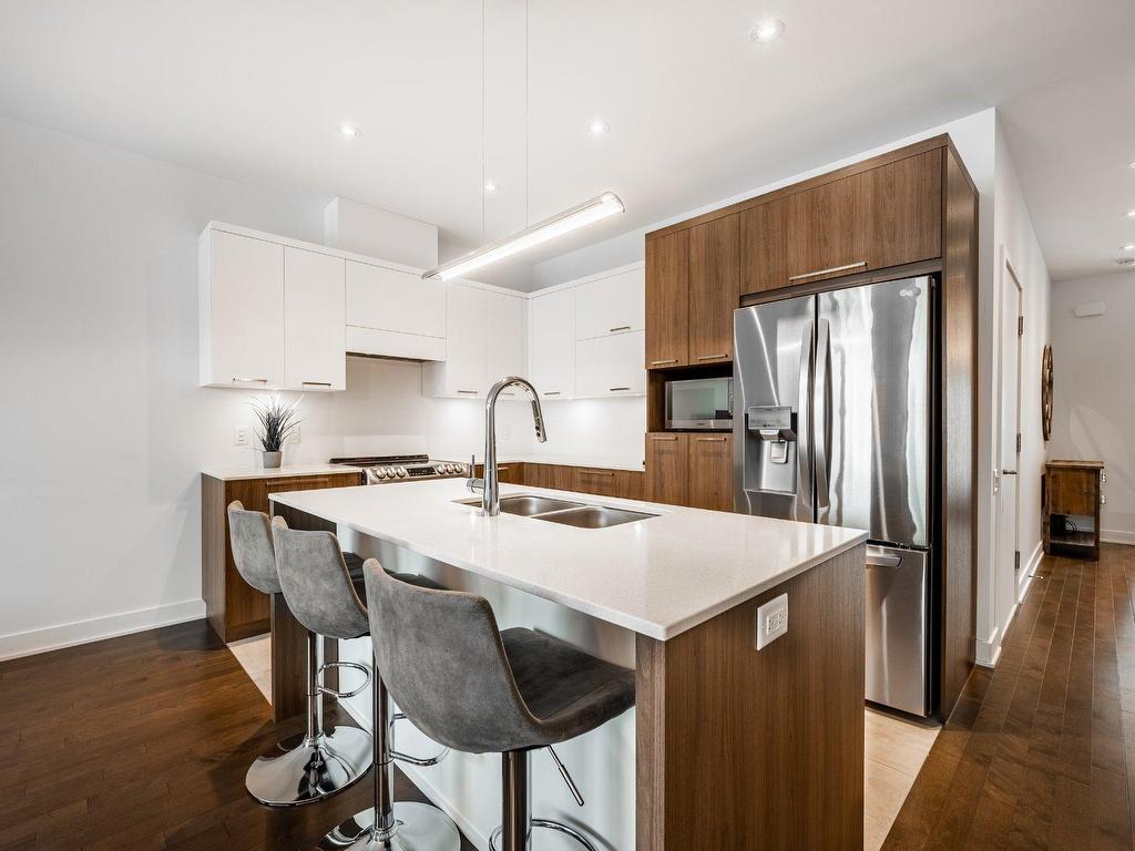 









324


Rg des Vingt

,
Saint-Basile-le-Grand,




QC
J3N0C6

