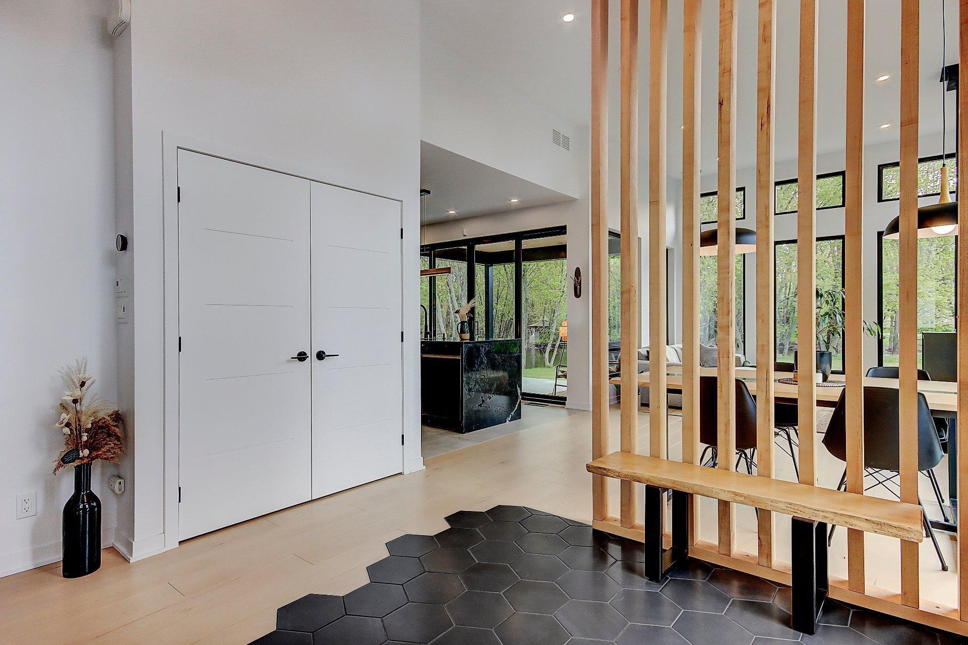 









709


Av. de Venise O.

,
Venise-en-Québec,




QC
J0J2K0

