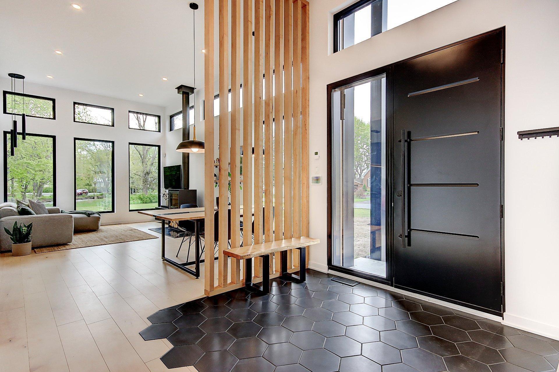 









709


Av. de Venise O.

,
Venise-en-Québec,




QC
J0J2K0

