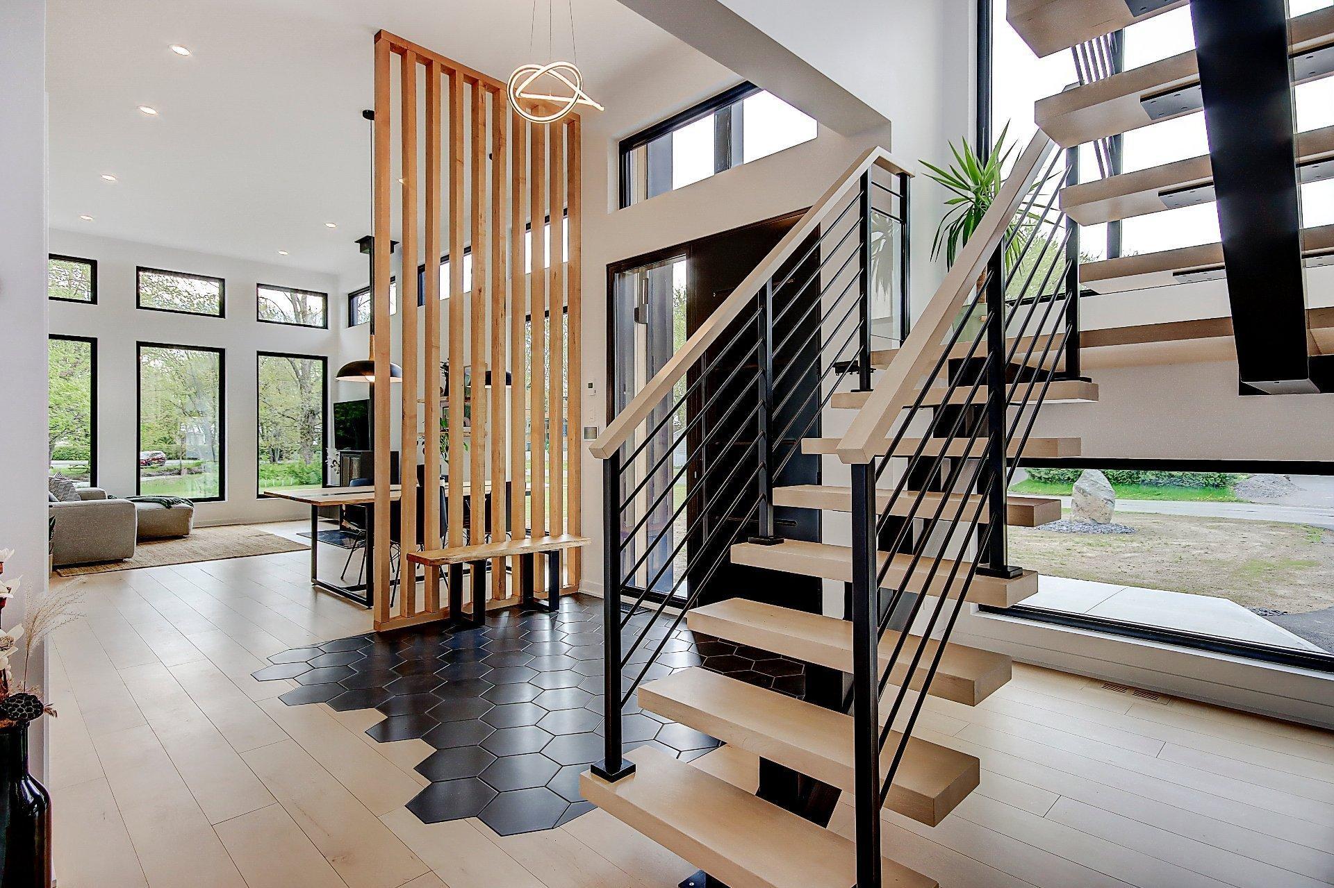 









709


Av. de Venise O.

,
Venise-en-Québec,




QC
J0J2K0

