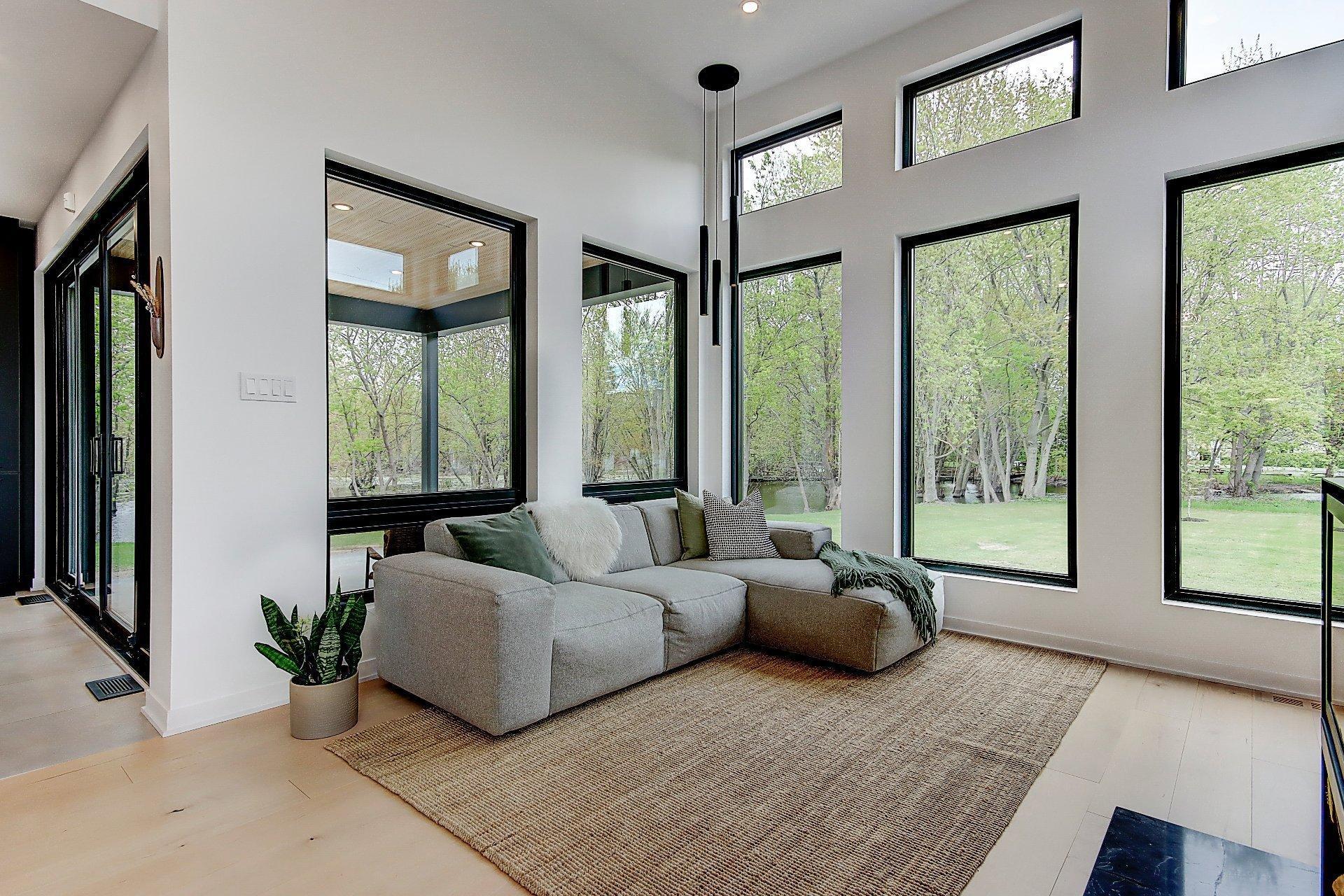 









709


Av. de Venise O.

,
Venise-en-Québec,




QC
J0J2K0


