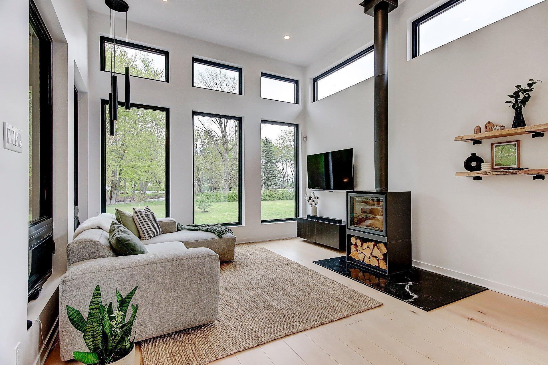 









709


Av. de Venise O.

,
Venise-en-Québec,




QC
J0J2K0

