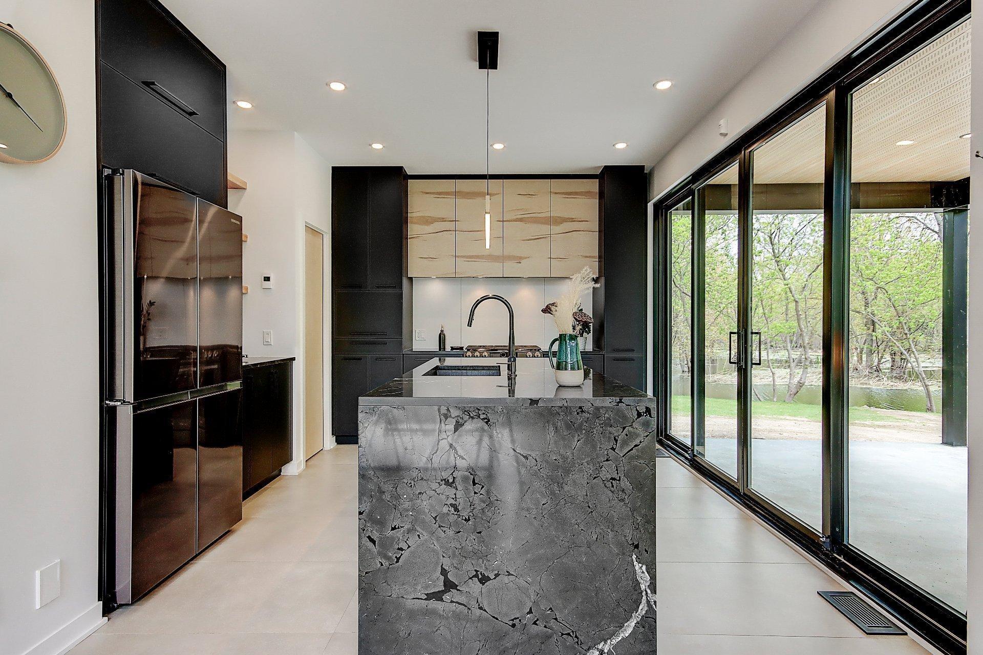









709


Av. de Venise O.

,
Venise-en-Québec,




QC
J0J2K0

