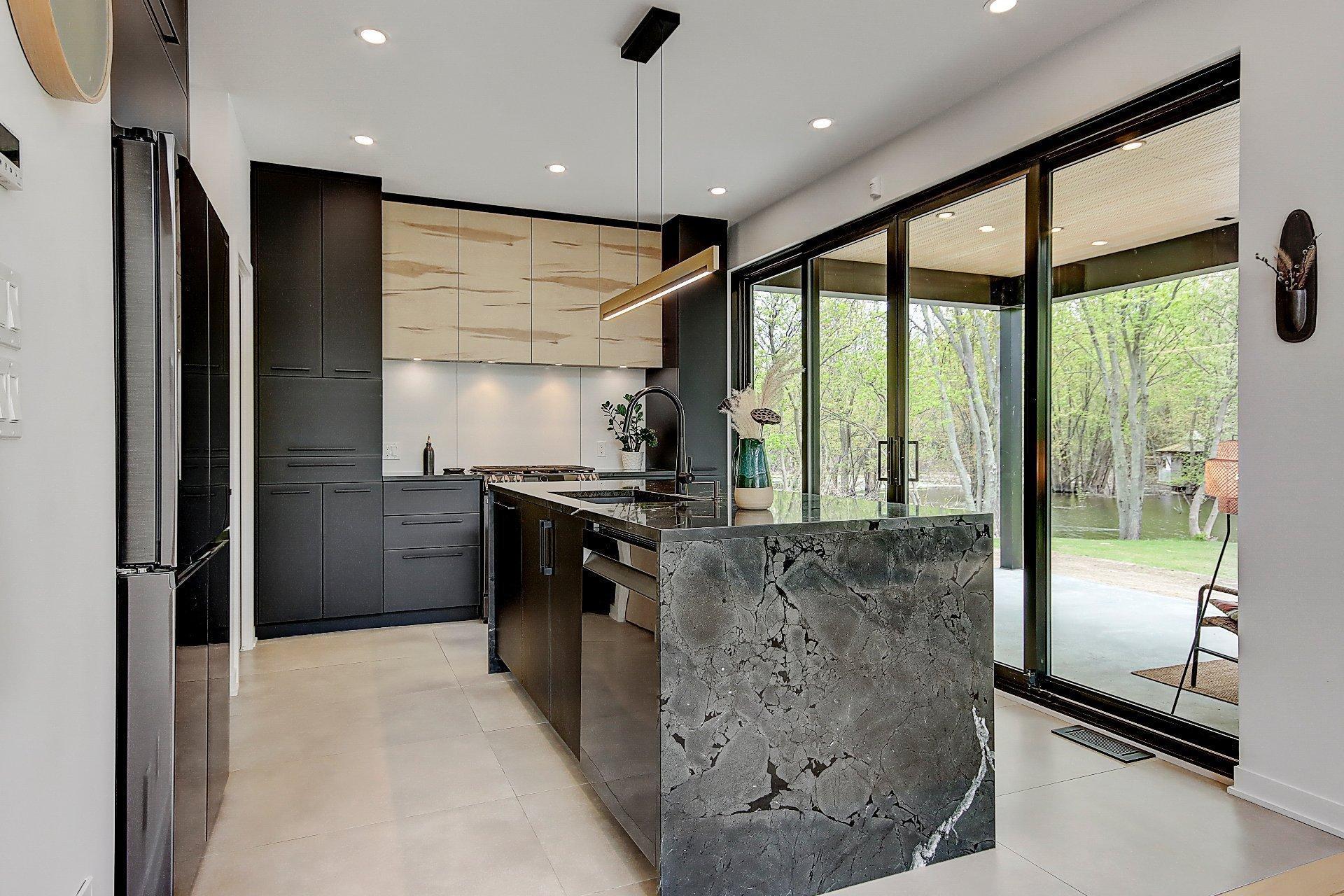 









709


Av. de Venise O.

,
Venise-en-Québec,




QC
J0J2K0

