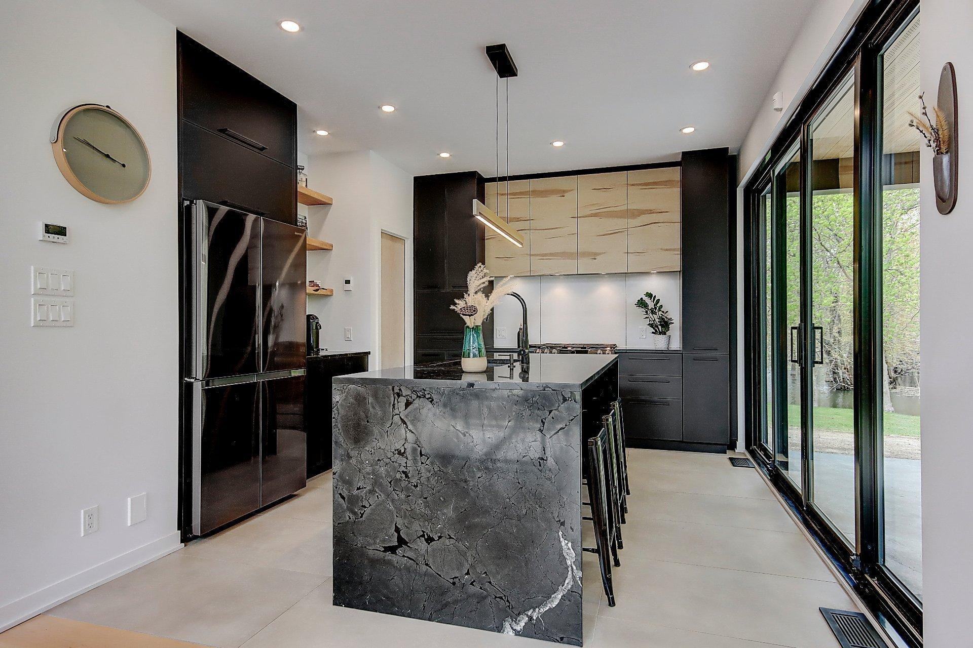 









709


Av. de Venise O.

,
Venise-en-Québec,




QC
J0J2K0

