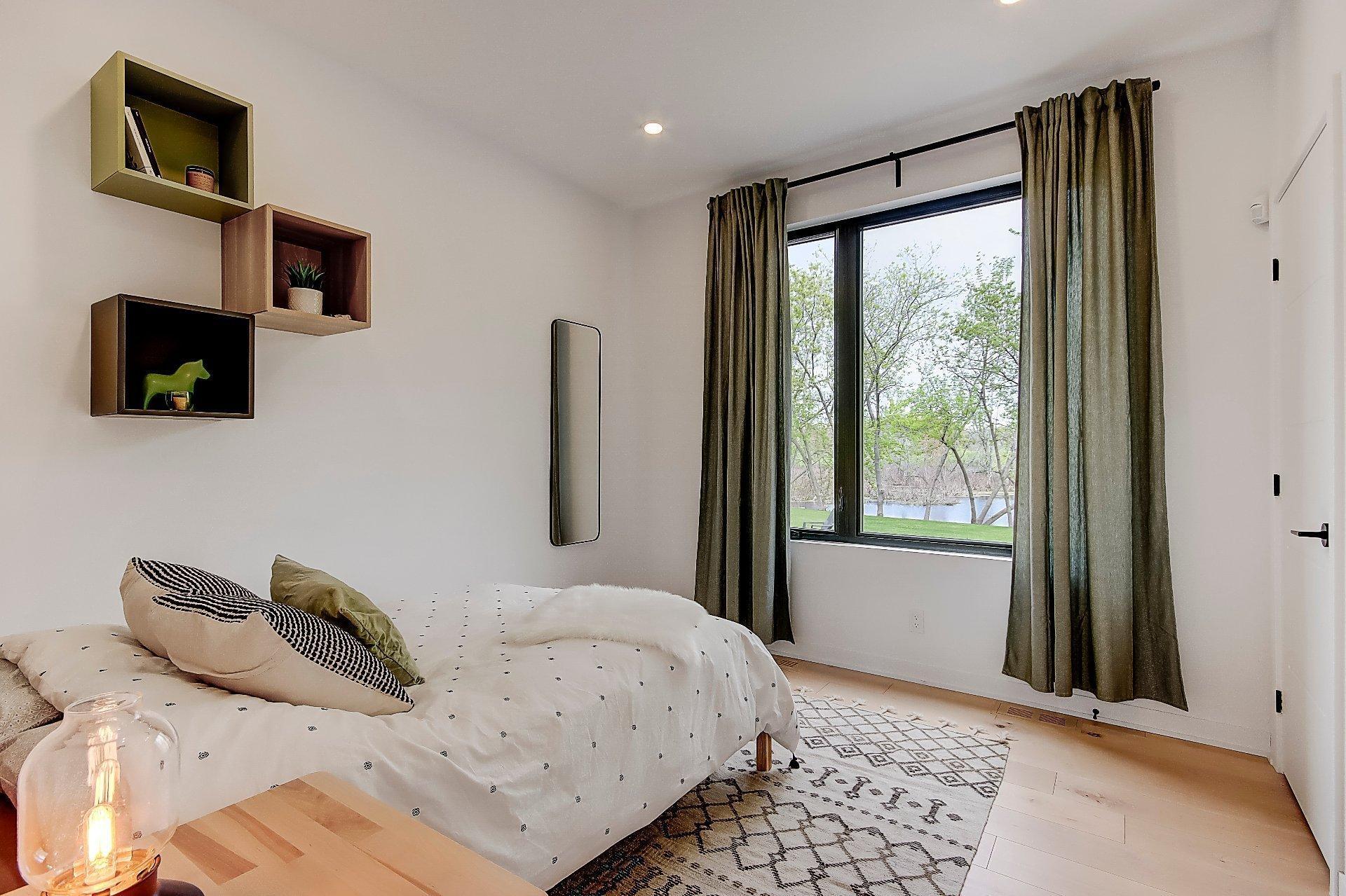 









709


Av. de Venise O.

,
Venise-en-Québec,




QC
J0J2K0


