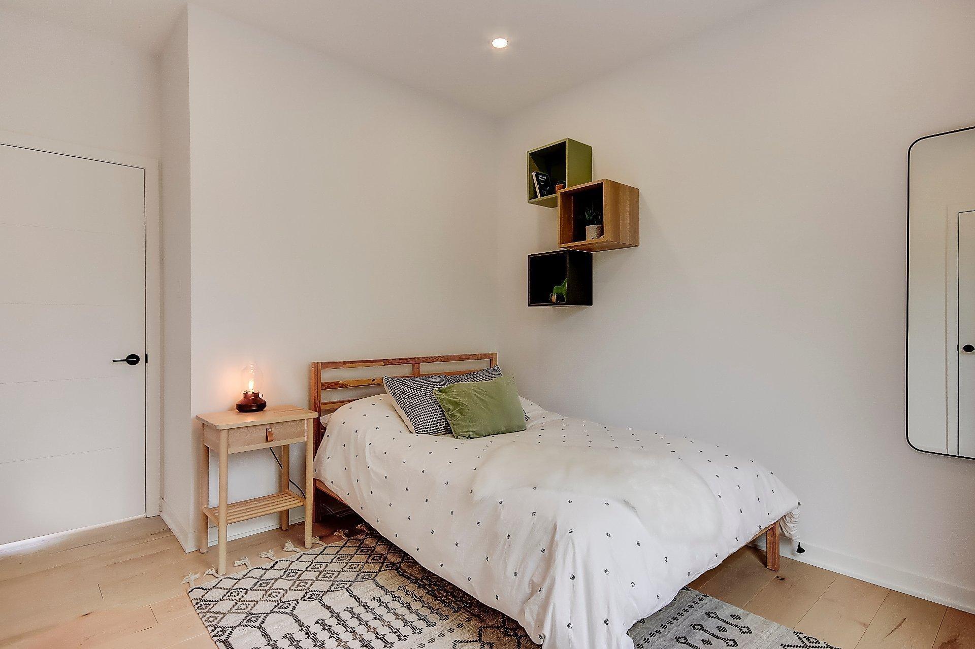 









709


Av. de Venise O.

,
Venise-en-Québec,




QC
J0J2K0

