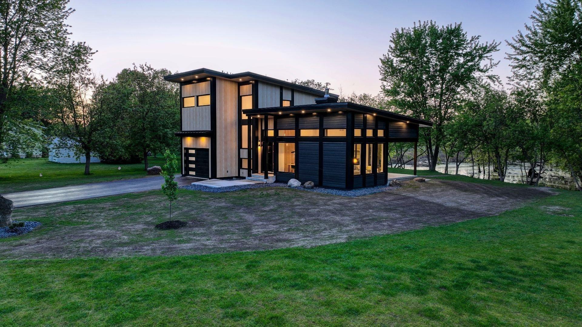 









709


Av. de Venise O.

,
Venise-en-Québec,




QC
J0J2K0

