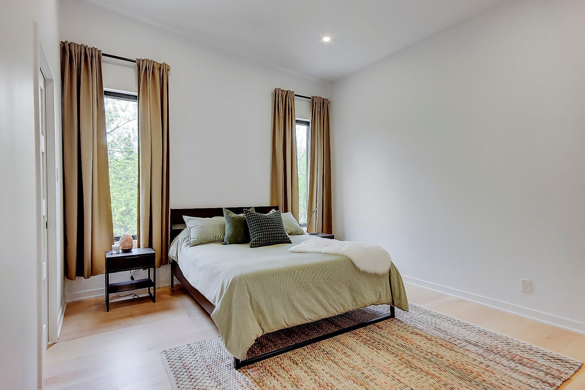 









709


Av. de Venise O.

,
Venise-en-Québec,




QC
J0J2K0

