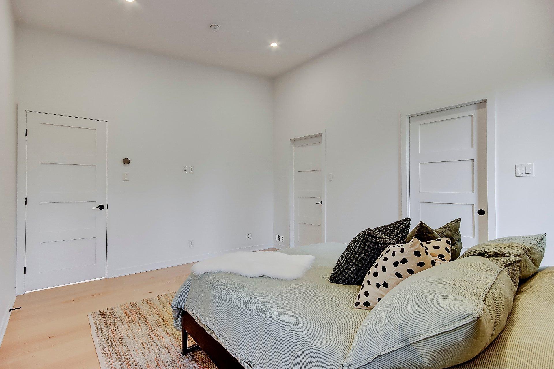 









709


Av. de Venise O.

,
Venise-en-Québec,




QC
J0J2K0

