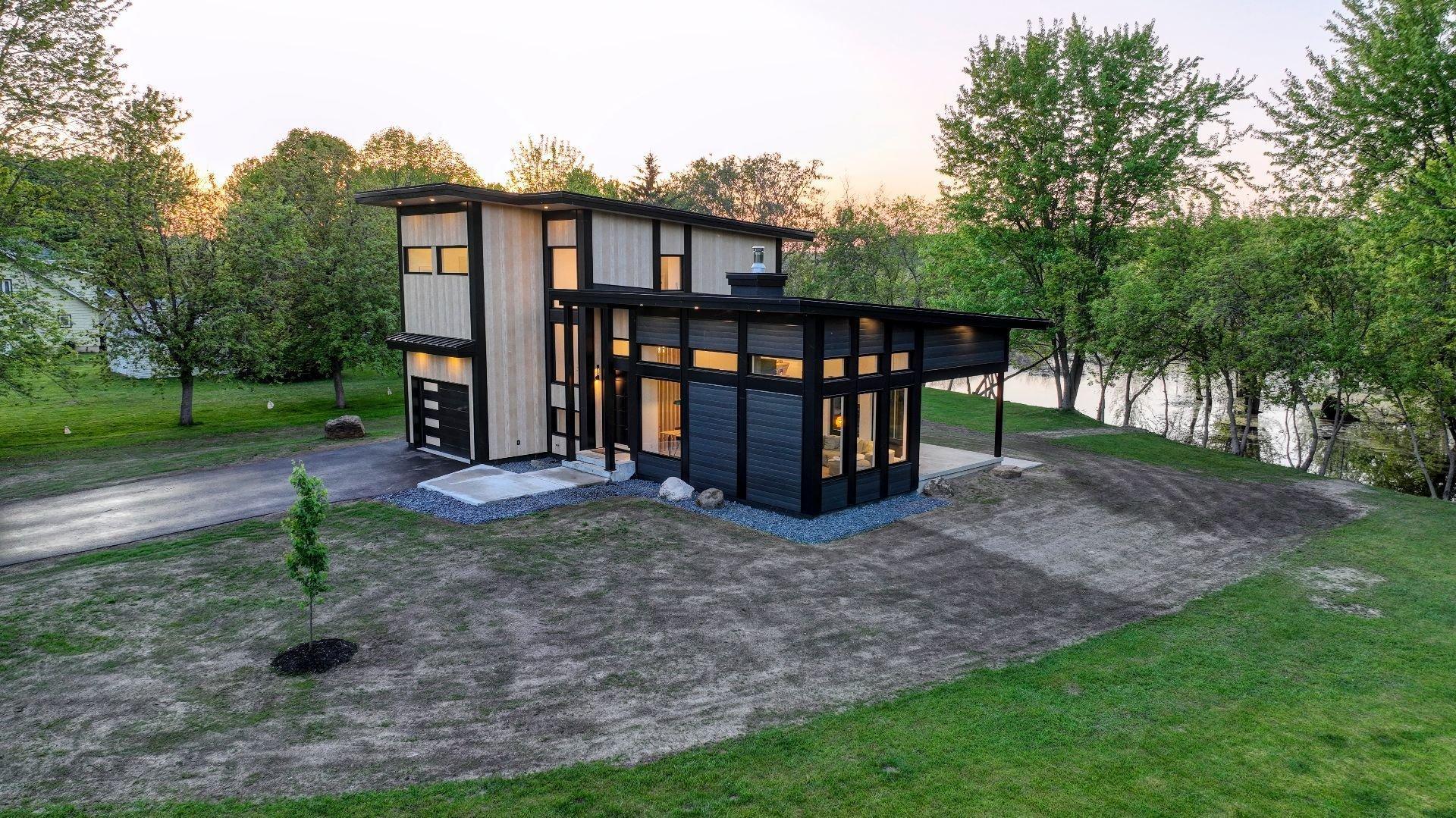 









709


Av. de Venise O.

,
Venise-en-Québec,




QC
J0J2K0

