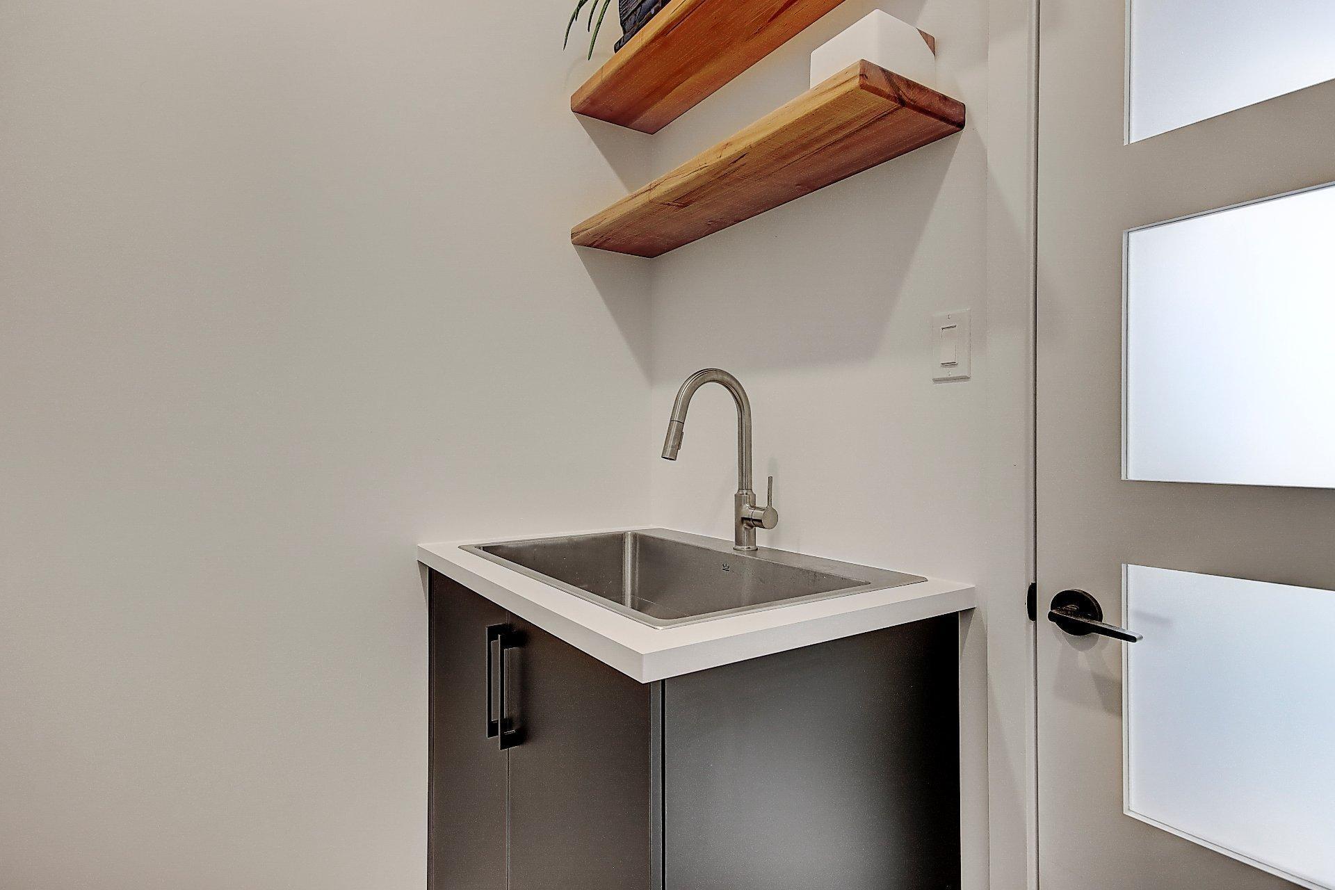 









709


Av. de Venise O.

,
Venise-en-Québec,




QC
J0J2K0

