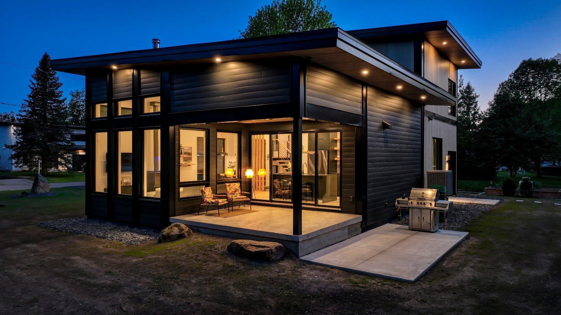 









709


Av. de Venise O.

,
Venise-en-Québec,




QC
J0J2K0

