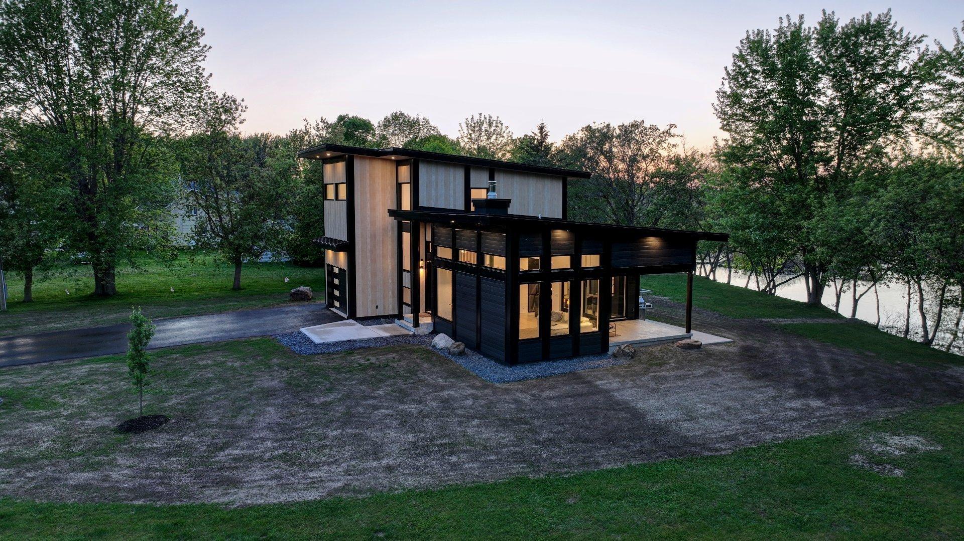 









709


Av. de Venise O.

,
Venise-en-Québec,




QC
J0J2K0

