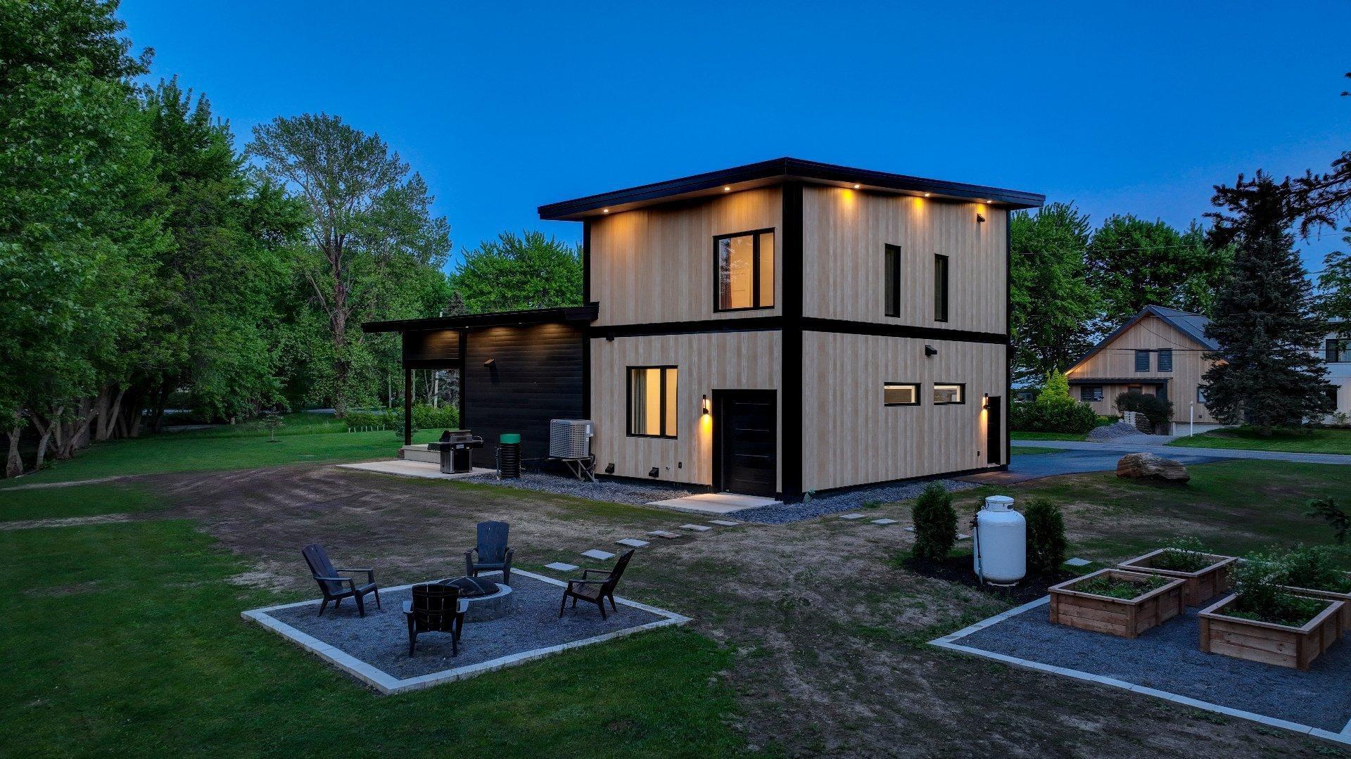 









709


Av. de Venise O.

,
Venise-en-Québec,




QC
J0J2K0

