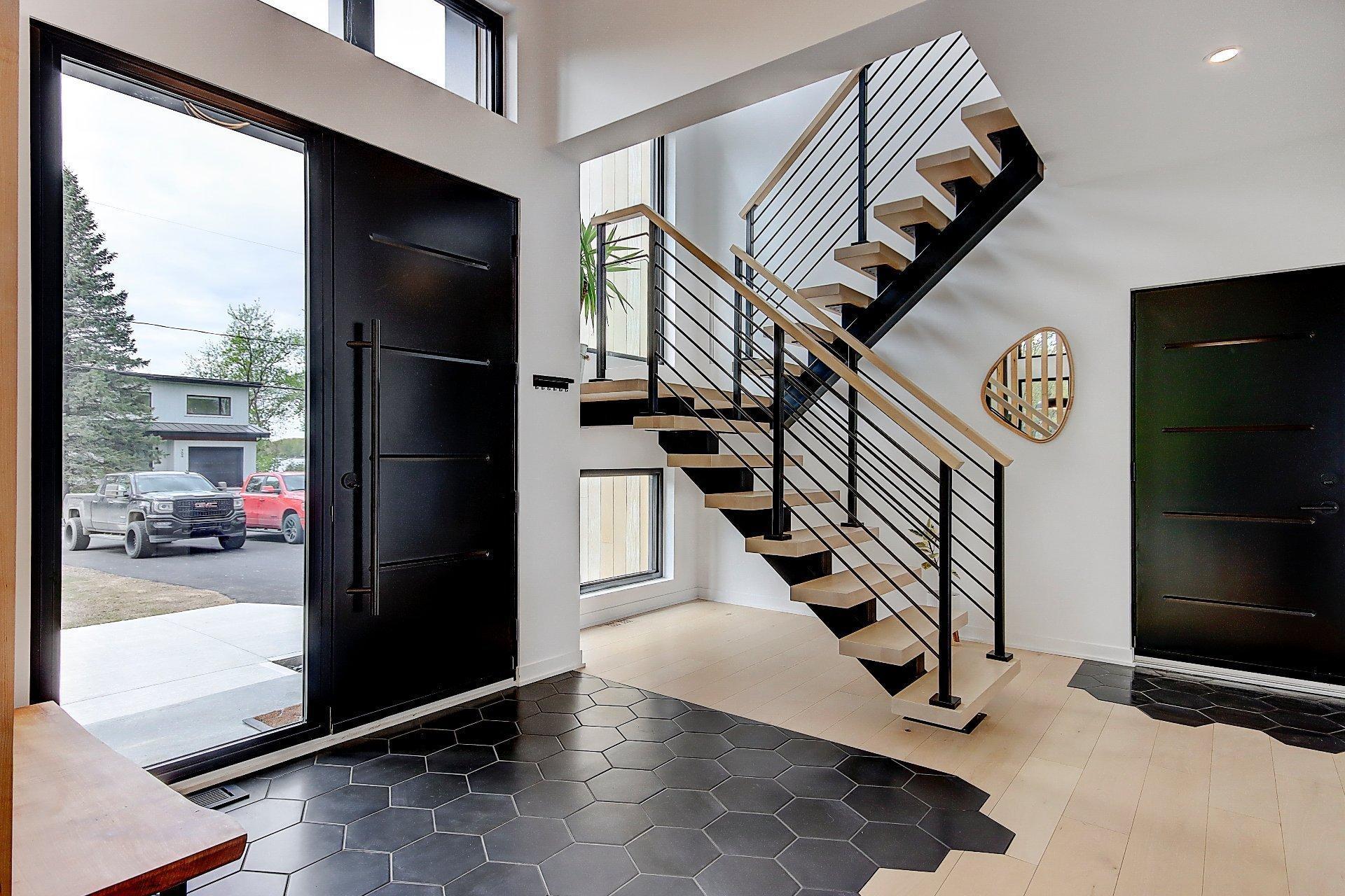 









709


Av. de Venise O.

,
Venise-en-Québec,




QC
J0J2K0

