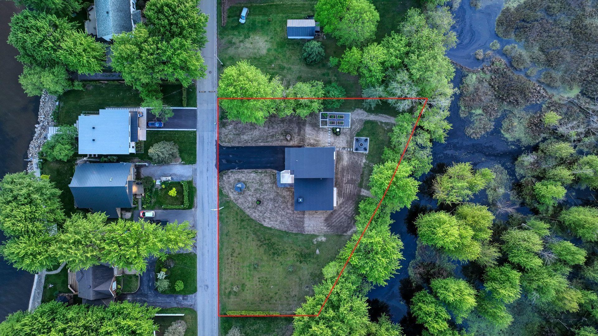 









709


Av. de Venise O.

,
Venise-en-Québec,




QC
J0J2K0

