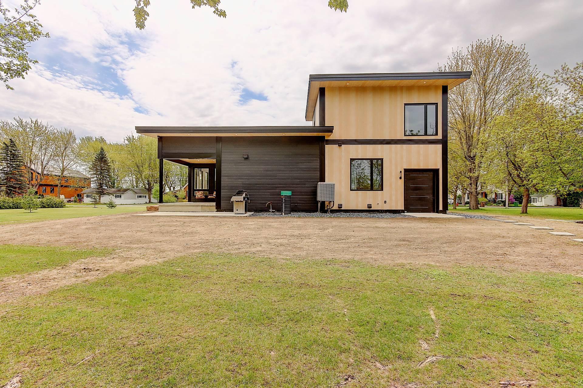 









709


Av. de Venise O.

,
Venise-en-Québec,




QC
J0J2K0

