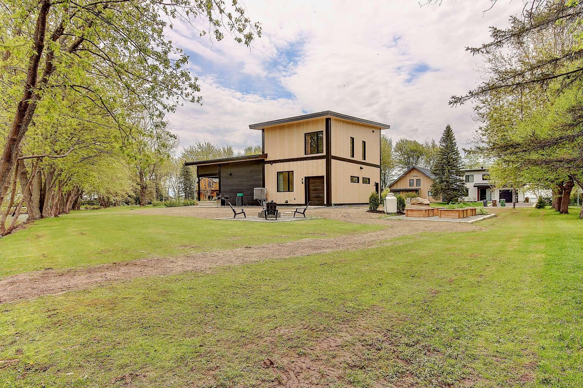 









709


Av. de Venise O.

,
Venise-en-Québec,




QC
J0J2K0

