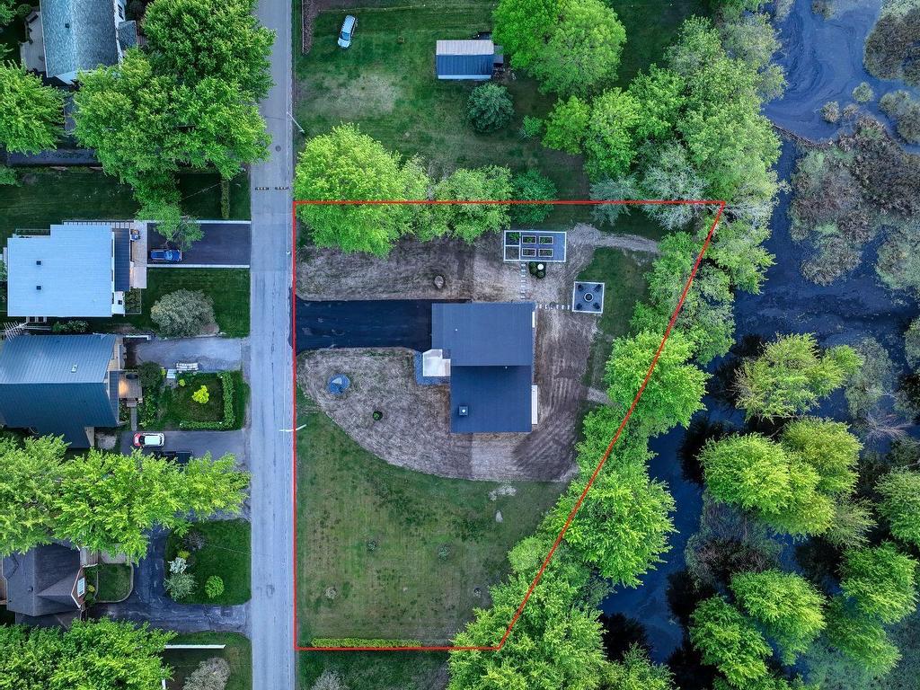 









709


Av. de Venise O.

,
Venise-en-Québec,




QC
J0J2K0

