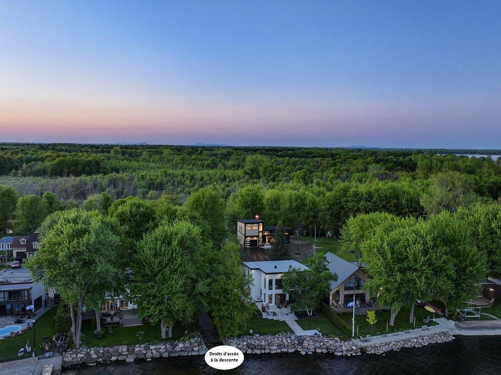 









709


Av. de Venise O.

,
Venise-en-Québec,




QC
J0J2K0

