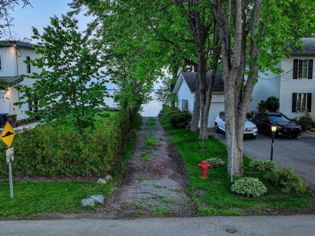 









709


Av. de Venise O.

,
Venise-en-Québec,




QC
J0J2K0


