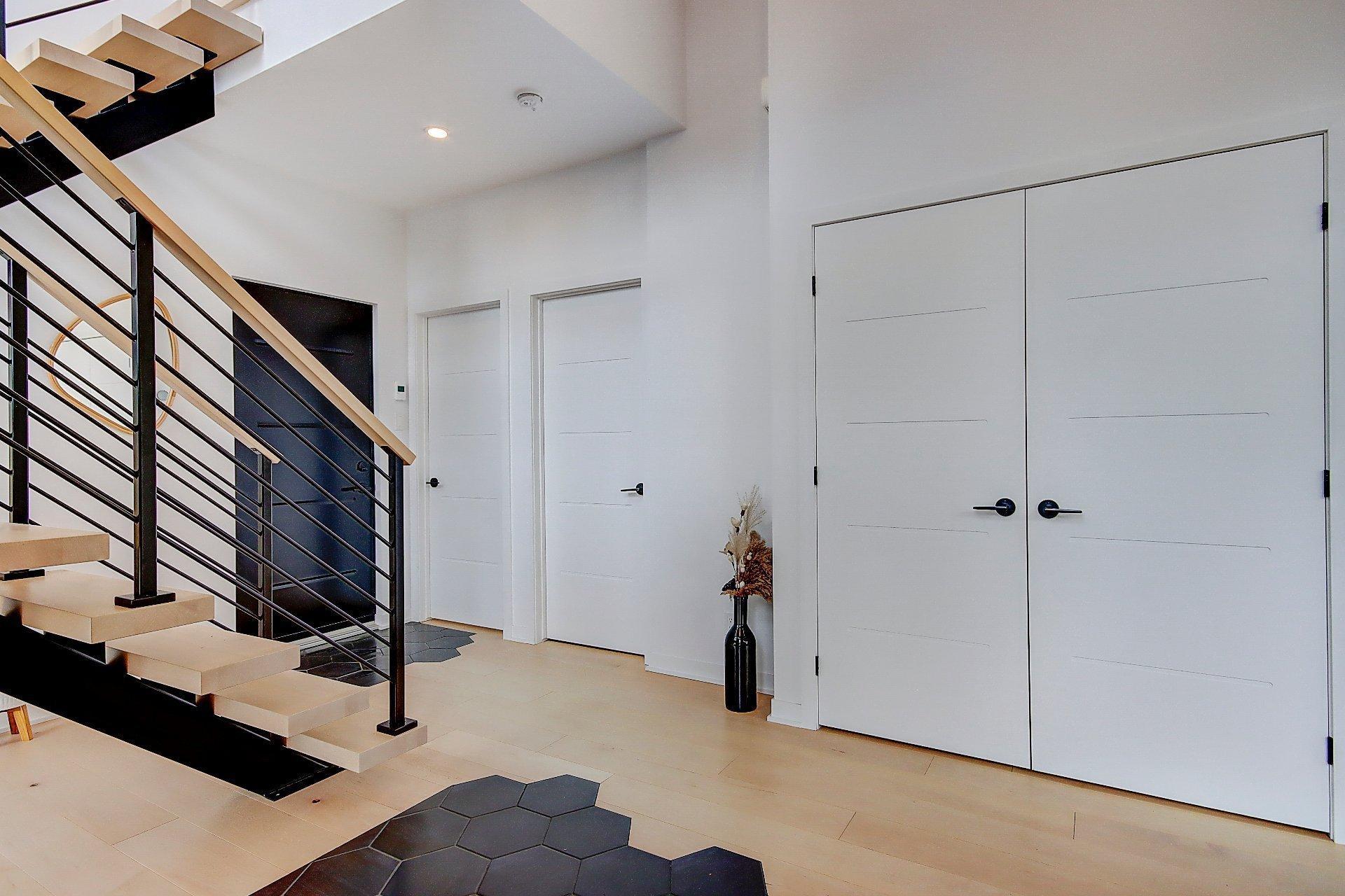 









709


Av. de Venise O.

,
Venise-en-Québec,




QC
J0J2K0

