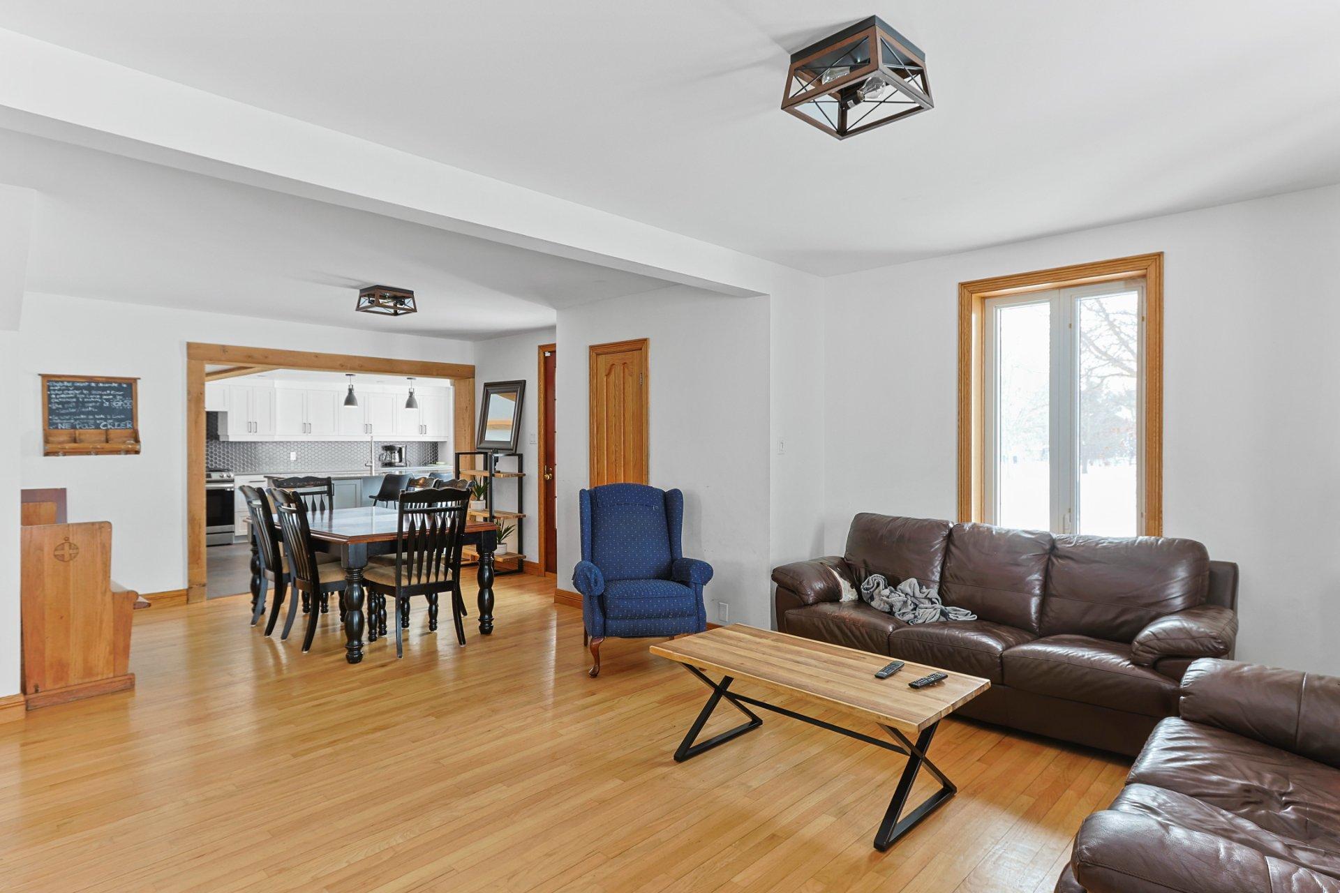 









254


Ch. de la Rivière-des-Fèves N.

,
Saint-Urbain-Premier,




QC
J0S1Y0


