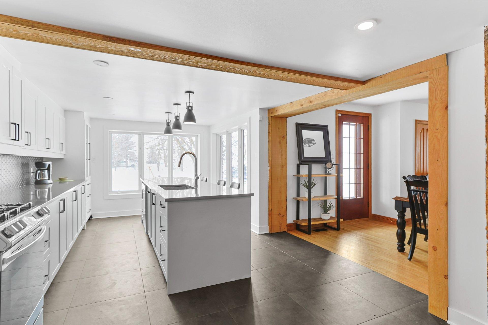 









254


Ch. de la Rivière-des-Fèves N.

,
Saint-Urbain-Premier,




QC
J0S1Y0

