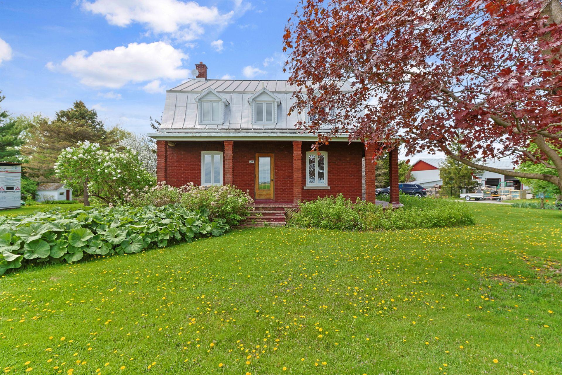









254


Ch. de la Rivière-des-Fèves N.

,
Saint-Urbain-Premier,




QC
J0S1Y0


