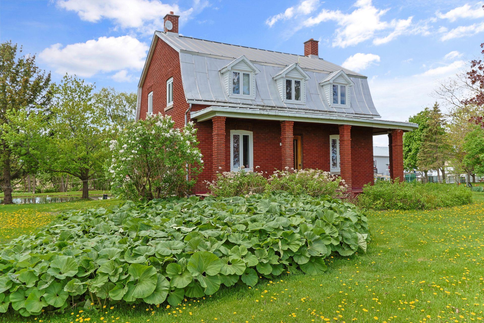 









254


Ch. de la Rivière-des-Fèves N.

,
Saint-Urbain-Premier,




QC
J0S1Y0

