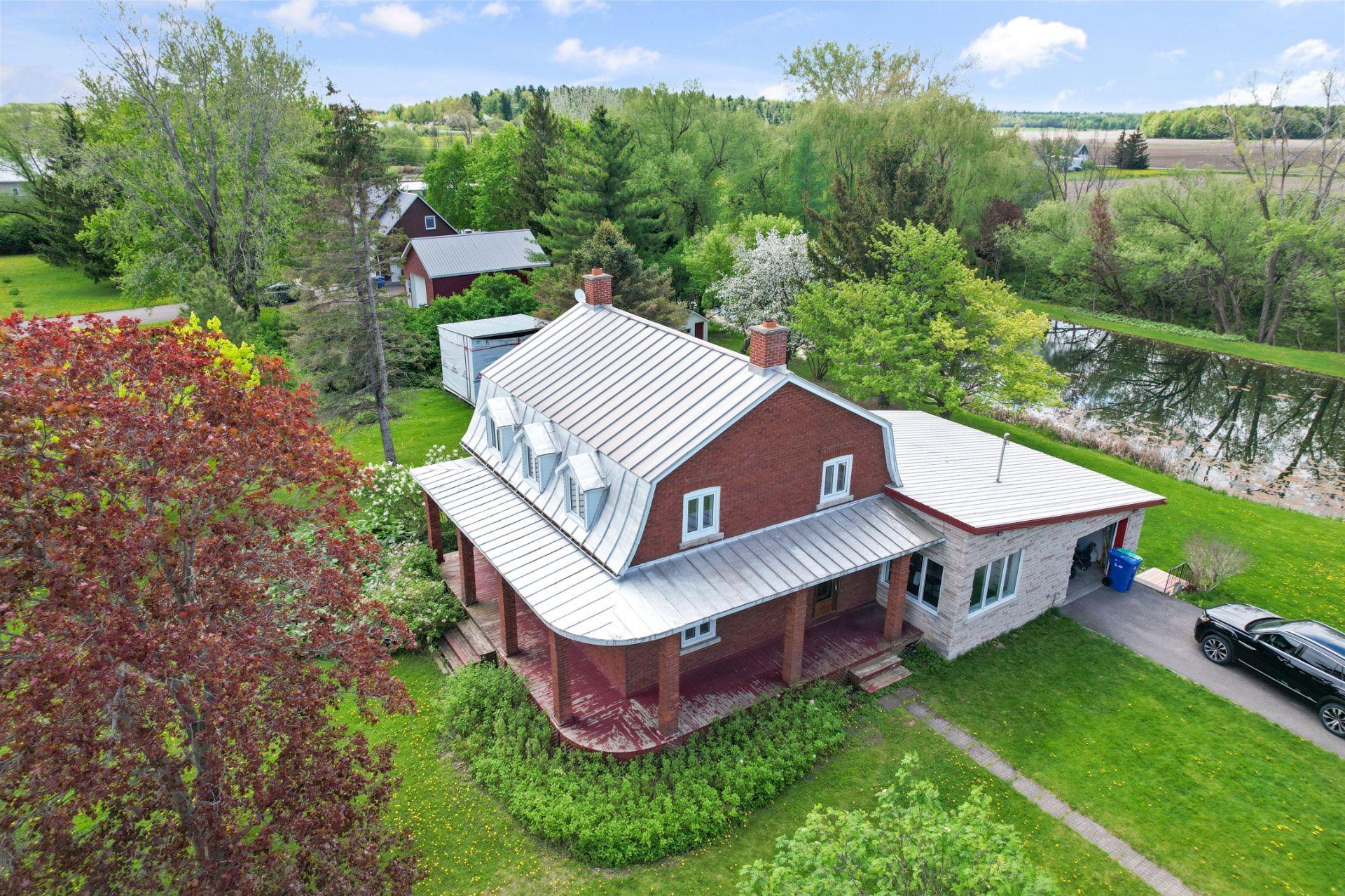 









254


Ch. de la Rivière-des-Fèves N.

,
Saint-Urbain-Premier,




QC
J0S1Y0


