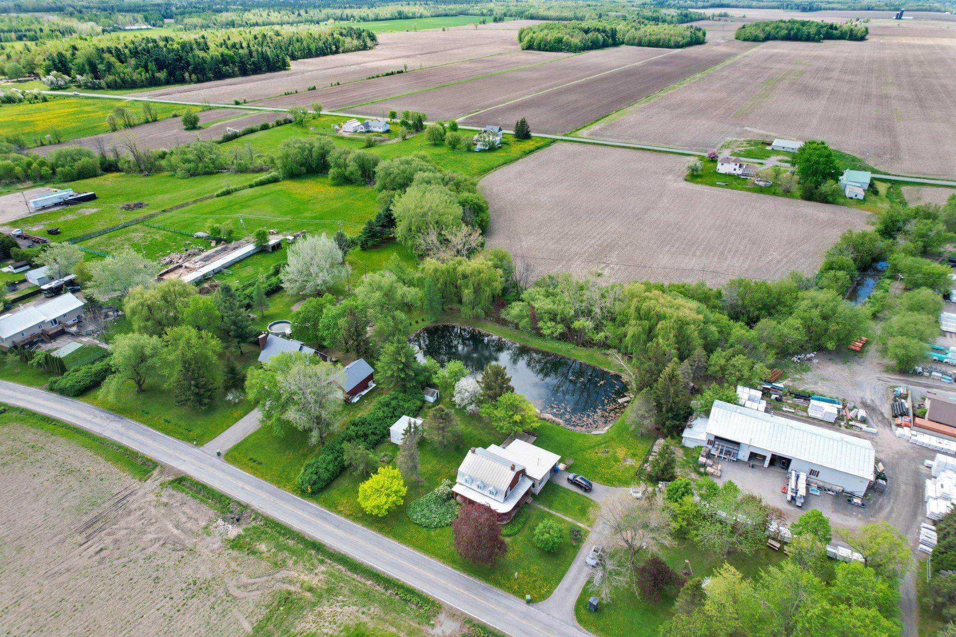 









254


Ch. de la Rivière-des-Fèves N.

,
Saint-Urbain-Premier,




QC
J0S1Y0

