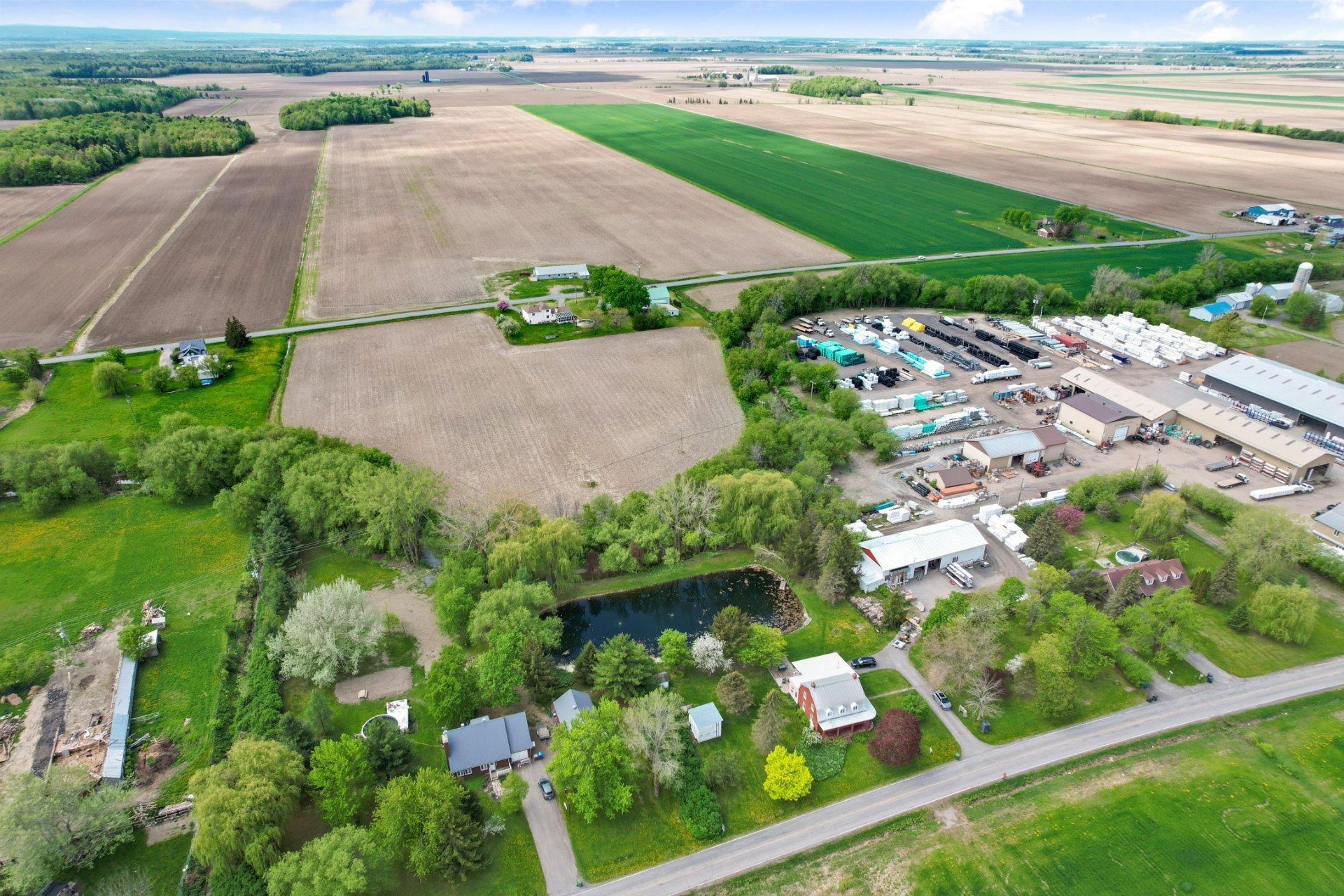 









254


Ch. de la Rivière-des-Fèves N.

,
Saint-Urbain-Premier,




QC
J0S1Y0

