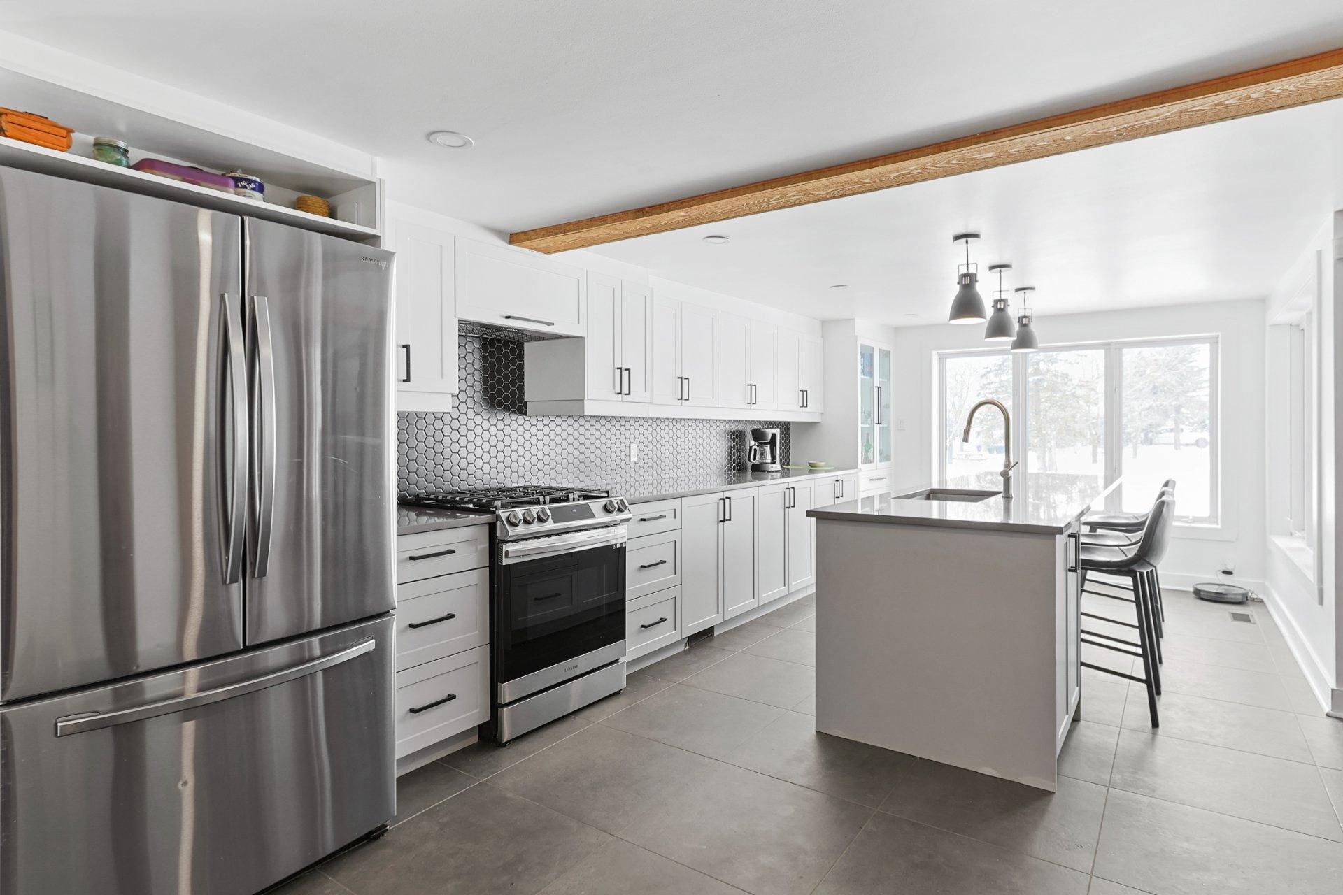 









254


Ch. de la Rivière-des-Fèves N.

,
Saint-Urbain-Premier,




QC
J0S1Y0

